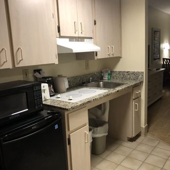 Bahama House - Kitchenette in room - Hotels Near Me - Daytona Beach, Florida