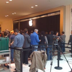 Apple Store - Edmonton - Pre-Grand Opening