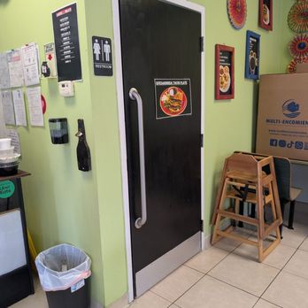 Beto's Taquería - Gender neutral restroom - Mexican Near Me - Houston, Texas