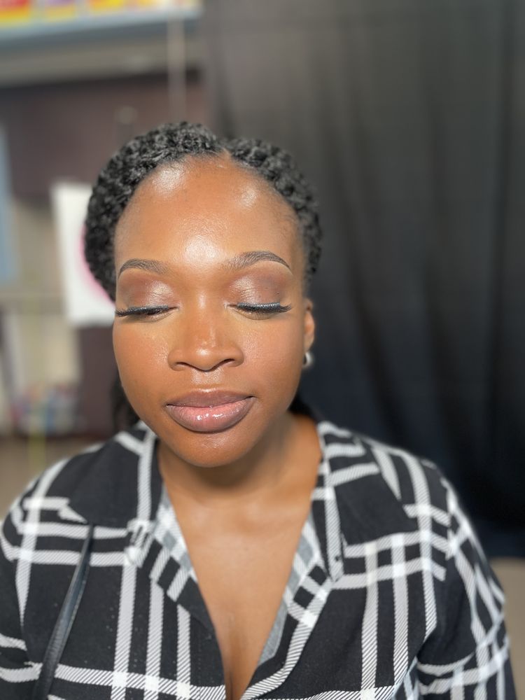 MooreBeautyLookz Logo