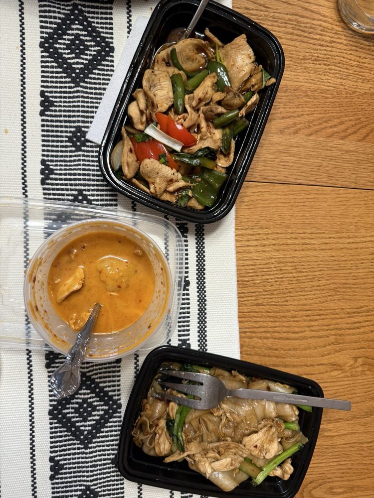 Li Su Thai Kitchen Logo