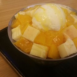 Cafe Seol Hwa - Mango and cheese bingsu