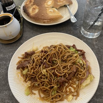 Prince Dumpling - Pan fried pork and chive dumplings and beef fried noodles, so yummy - Dim Sum Near Me - Rosemead, California