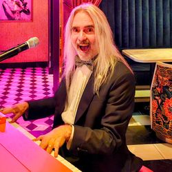 Marc Bosserman Pianist & Vocalist - Dazzling the clientele at Sugar Champagne in Sarasota. Super nice Champage Bar.