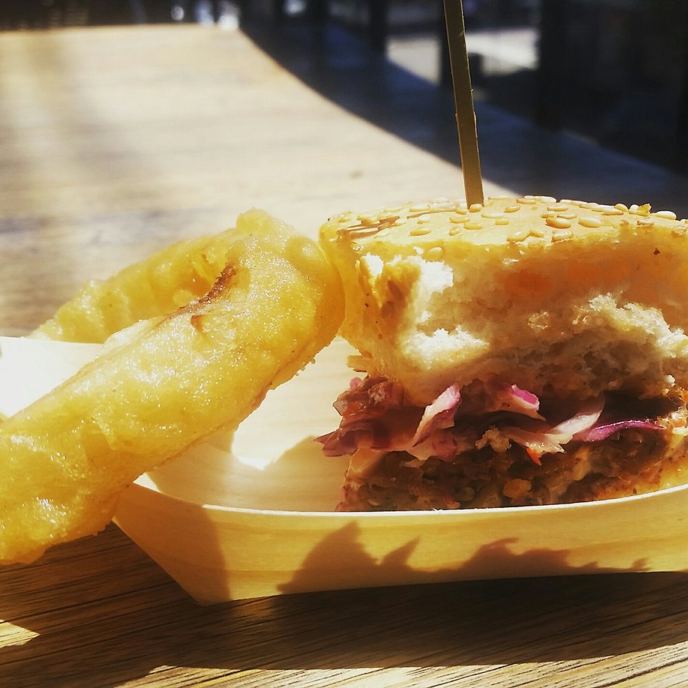 Red Lion Hotel - Burger - Hotels Near Me - Rozelle, NSW