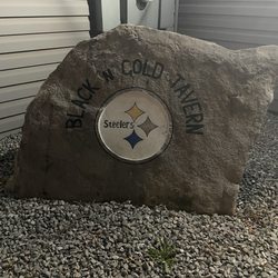 Black & Gold Tavern