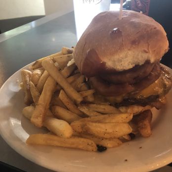 Door County Fire - "Siren" burger - Pubs Near Me - Sturgeon Bay, Wisconsin