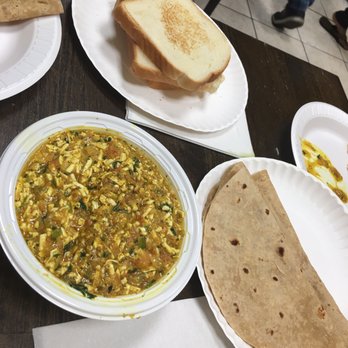 Eggmania - Paneer bhurji with rotis (paid for separately) and sliced bread (which came with the entree) - Indian Near Me - Jersey City, New Jersey