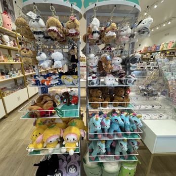 Fanloli - Bag charms - Cosmetics & Beauty Supply Near Me - San Jose, California