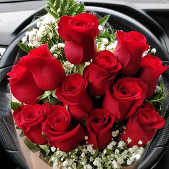 Robinson's Flowers - A dozen of red rose in very basic arrangement but each roses are in great shape - Florists Near Me - La Puente, California