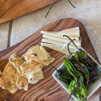 The Canyon Villa - Wine hour - Bed & Breakfast Near Me - Paso Robles, California