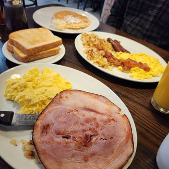 Les Brothers Restaurant - Breakfast & Brunch Near Me - Oak Lawn, Illinois