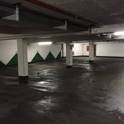 REWE - Sehr praktisch: Tiefgarage mit Fahrstuhl in die Filiale...