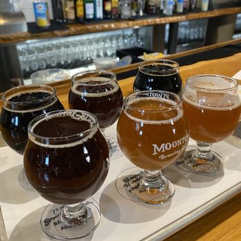 Moontown Brewing Company - Beer flight - Brewpubs Near Me - Whitestown, Indiana Moontown Brewing Company - Beer flight - Brewpubs Near Me - Whitestown, Indiana