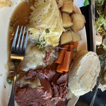Keagan’s Irish Pub - Delicious corn beef with cabbage, potatoes and carrots . House creamy horseradish on the side. - Irish Pub Near Me - Ottawa, Illinois Keagan’s Irish Pub - Delicious corn beef with cabbage, potatoes and carrots . House creamy horseradish on the side. - Irish Pub Near Me - Ottawa, Illinois