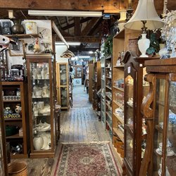Marketplace Antiques - Inside pictures
