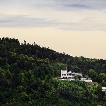 Ekebergrestauranten - Ekebergrestauranten ligger vakkert plassert i Ekebergåsen med god utsikt over Oslo. - French Near Me - Oslo, 03