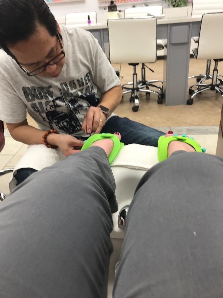 GENEVA NAILS AND SPA 16 Photos 601 Donald Lynch Blvd, Marlborough