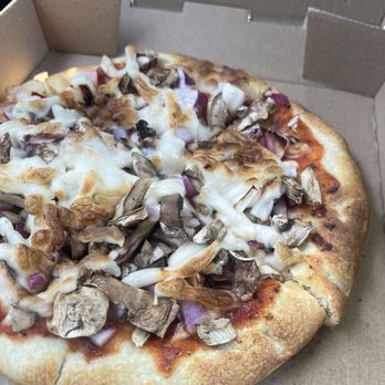 Razzo's - Personalized vegan pizza w/ mushrooms and onions - Pizza Near Me - Hayward, California Razzo's - Personalized vegan pizza w/ mushrooms and onions - Pizza Near Me - Hayward, California