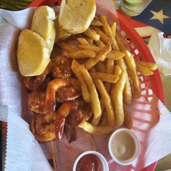 Willie's Pinchos in Orlando - Shrimp with garlic bread and fries - Puerto Rican Near Me - Orlando, Florida Willie's Pinchos in Orlando - Shrimp with garlic bread and fries - Puerto Rican Near Me - Orlando, Florida