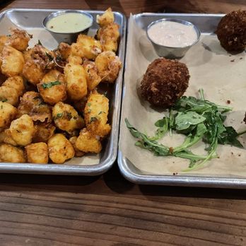 Napa Palisades Saloon - Sports Bars Near Me - Napa, California