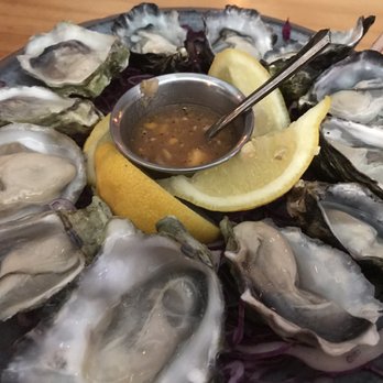Bevy - Happy hour oysters - Washington and New Zealand - Cocktail Bars Near Me - Honolulu, Hawaii