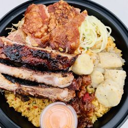 Lechonera DMV - Pernil con Cuerito, Costillas, arroz con gandules, papaya slaw, Maduros y guineos eschabeche