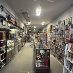 Route 26 Antiques - They have sooo much stuff!