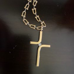 Pulido's Custom Jewelers - Cross with diamond 18K gold.