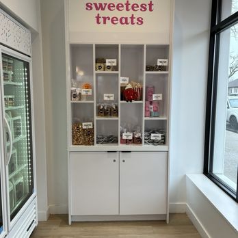 Bombshell Treat Bar - Ice Cream & Frozen Yogurt Near Me - Berkley, Michigan