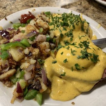 Carolyn's Cafe - Eggs Benedict with country O'Brien style potatoes - Breakfast & Brunch Near Me - Redlands, California