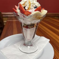 Brasas Pancake House - Yogur and fruity