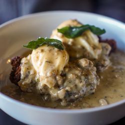 DERU Market - Fried Chicken & Gravy - IG: @nelson_eats