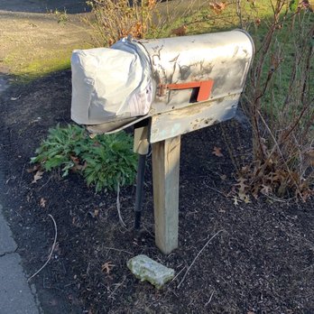 US Post Office - And again they do this. Leaving things hanging out. I'm sure they are busy with the holidays but this is absurd. - Post Offices Near Me - Aurora, Oregon US Post Office - And again they do this. Leaving things hanging out. I'm sure they are busy with the holidays but this is absurd. - Post Offices Near Me - Aurora, Oregon
