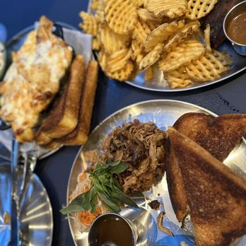 Expat BBQ - Pork shoulder, ribs and mostaccioli - Bars Near Me - Saint Louis, Missouri Expat BBQ - Pork shoulder, ribs and mostaccioli - Bars Near Me - Saint Louis, Missouri