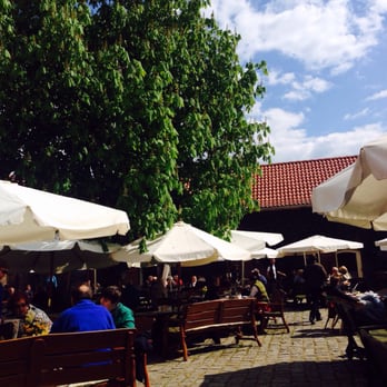 Jakobs-Hof Schäpe - Biergarten unter der alten Kastanie - German Near Me - Beelitz, BB