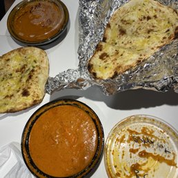 Butter chicken and garlic naan