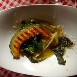 La Trattoria - Angelotti Leggeri (Vorspeisengröße) (gefüllte Teigtaschen in Salbeibutter an Cantalupe-Melone)