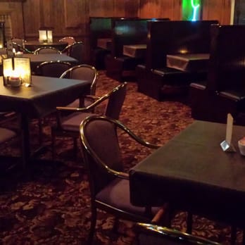 Bulls Steakhouse - OAK ROOM LOUNGE - Steakhouses Near Me - Forest, Virginia
