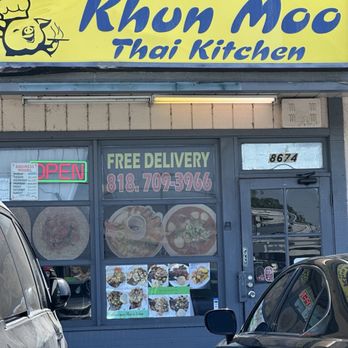 Khun Moo Thai Kitchen - Thai Near Me - Northridge, California
