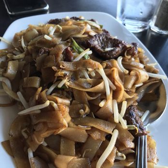 Dan's Kitchen Chinese Cuisine - Chow Fun Noodles with Beef - Chinese Near Me - Van Nuys, California Dan's Kitchen Chinese Cuisine - Chow Fun Noodles with Beef - Chinese Near Me - Van Nuys, California