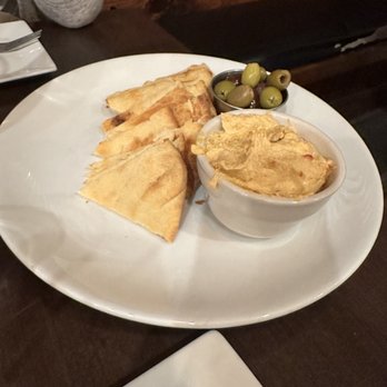 Chef's Bistro - Naan Chips and Hummus Roasted red pepper hummus, olives, toasted naan bread - American Near Me - North Conway, New Hampshire Chef's Bistro - Naan Chips and Hummus Roasted red pepper hummus, olives, toasted naan bread - American Near Me - North Conway, New Hampshire
