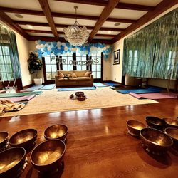 Singing Bowl Healing - Sound Healing Meditation for a bachelorette party group of 12