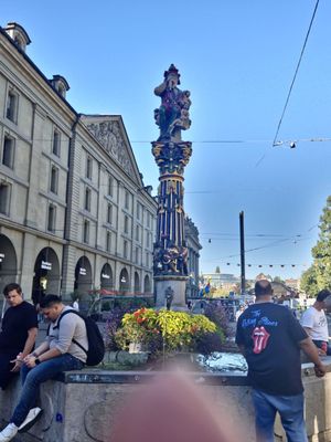 Kindlifresserbrunnen by null