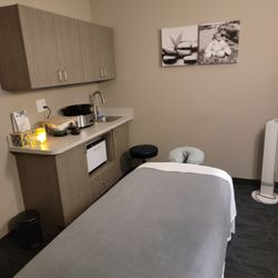 Hand & Stone Massage and Facial Spa