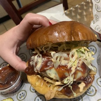 BurgerBarr - Kobe beef burger with aged Gouda, copper cheese, lettuce, tomato, Onions, bbq sauce, and deliciousness - American Near Me - Sewell, New Jersey