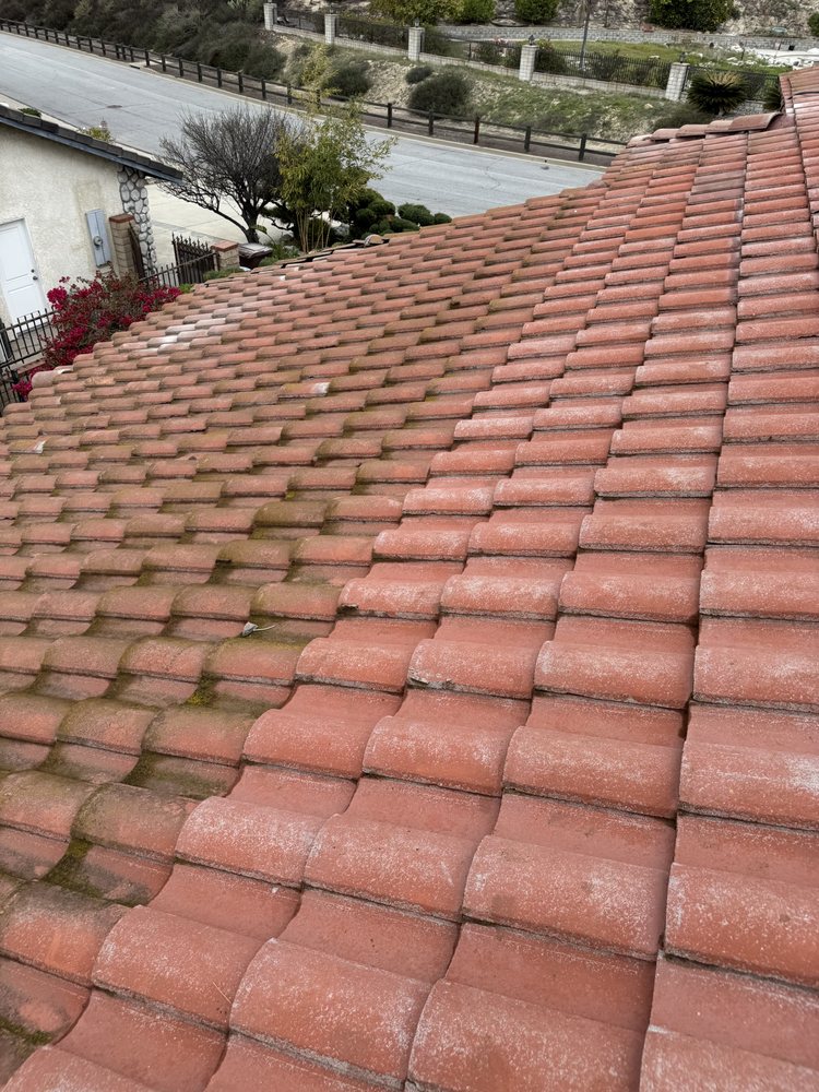 Slide of Max Roofing Solutions