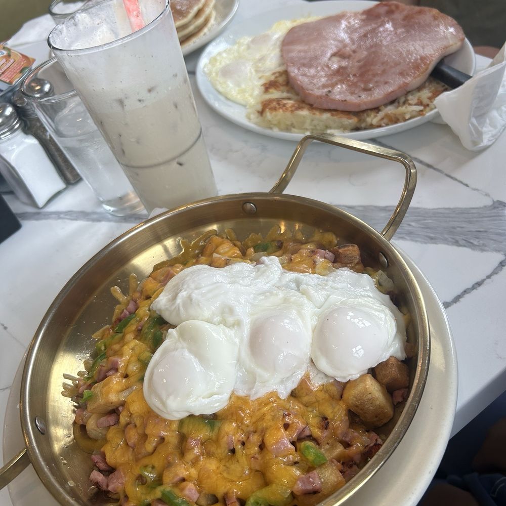 Waffles Kafe - Gypsy Skillet Pumpkin spice decaf Latte - Breakfast & Brunch Near Me - Frankfort, Illinois