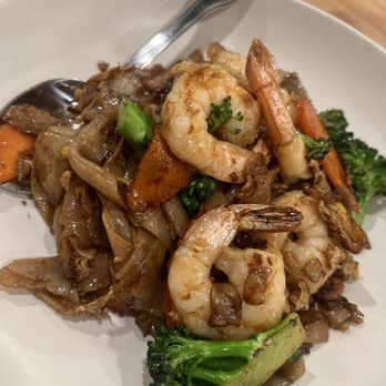 Ari's Thai Eatery - Pad see ew with shrimp - Thai Near Me - Azusa, California Ari's Thai Eatery - Pad see ew with shrimp - Thai Near Me - Azusa, California