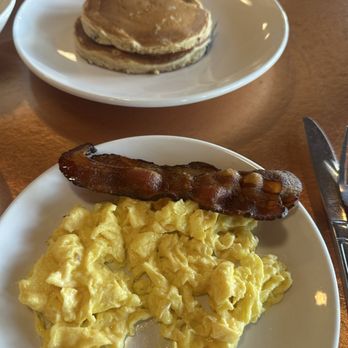 Another Broken Egg Cafe - Blueberry Lime Pancakes side - Cafes Near Me - Fairhope, Alabama